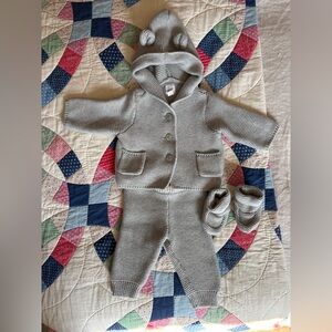 GAP Gray Bear Cotton Sweater, Pants, and Booties Set Size 0-3 Months